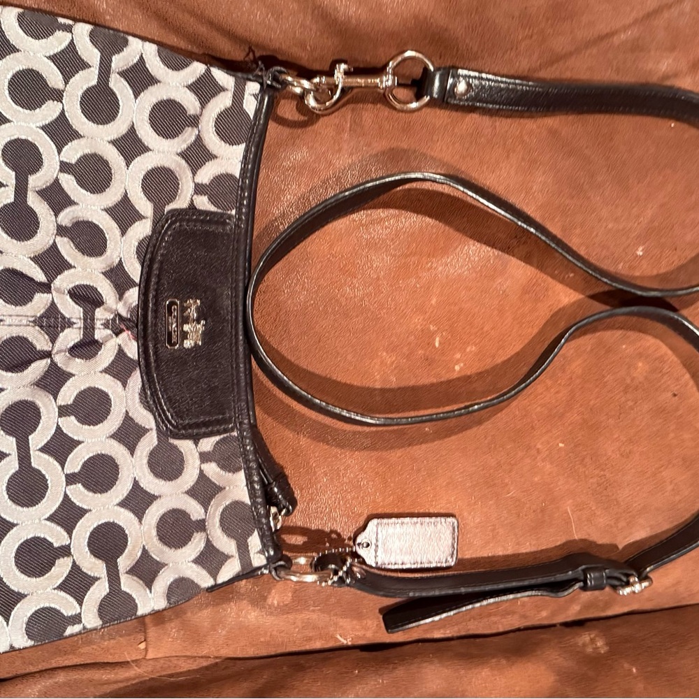 Vintage 2000's Authentic Coach Madison Crossbody Bag - Picture 6 of 6